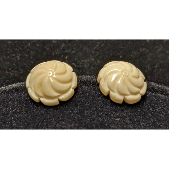 Vintage Celluloid Geometric Flower Stud Earrings Round Off White Carved - Picture 1 of 3